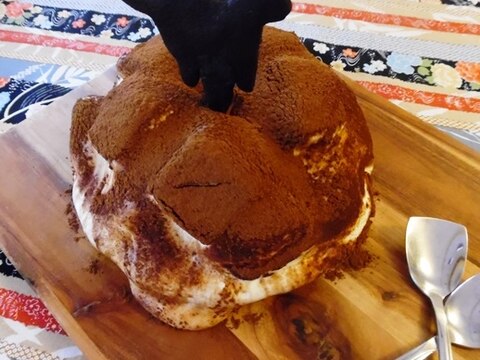 黒猫を倒すな！ゲームができるティラミス風ケーキ。